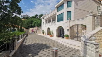 Luxusvilla an der Riviera von Crikvenica, nur 50 Meter vom Strand entfernt 