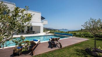 Superbe villa moderne avec vue sur la mer dans la périphérie de Dubrovnik 