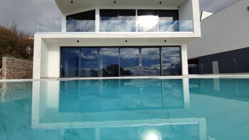 Fantastische moderne Villa zum Verkauf in Crikvenica mit spektakulärer Aussicht 