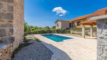Villa avec piscine sur la péninsule de Krk dans la région de Dobrinj 