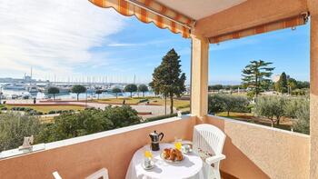 Several apartments on first row to the sea in Umag 