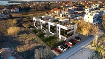 Роскошные двухуровневые апартаменты в районе Задара всего в 50 метрах от моря 
