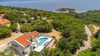Beautiful villa with swimming pool near the sea in Vrbnik, first construction line to the sea 