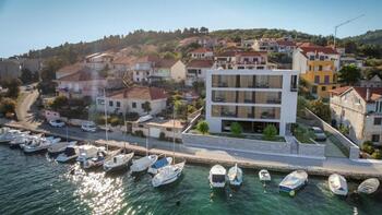 Nová luxusní rezidence na nábřeží nabízí apartmány ve Vela Luka na Korčule 