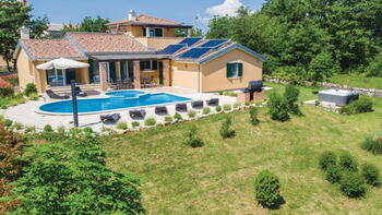 Package sale of two villas with swimming pools in Svetvinčenat 