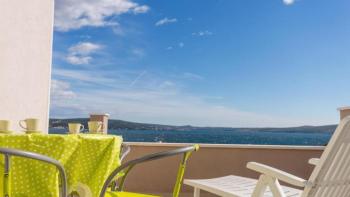Amazing property with 5 apartments just 50 meters from the sea in Dalmatian Novigrad 