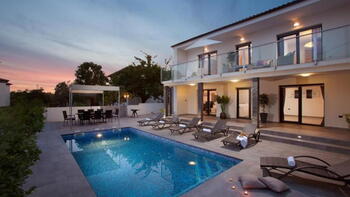Stylish modern villa with swimming pool in a great location in Medulin 