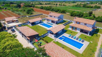 Two newly built villas with pool in Šišan, Ližnjan, authentic style 