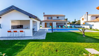 Beautiful villa with swimming pool and sauna in Sisan area! 