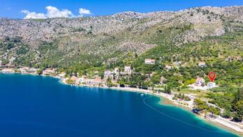 Nouvelle villa moderne à la périphérie de Dubrovnik en première ligne de mer à seulement 30 mètres de la plage 