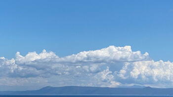 Двухквартирная вилла в Боле на острове Брач всего в 300 метрах от моря с бассейном 