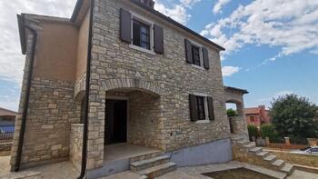 Newly built house in Poreč area with distant sea views 