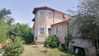 Two family houses offered in Sikici, Pula suburb 