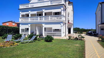 Tourist property of 7 apartments in Valbandon, Fažana just 700 meters from the sea 