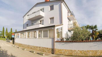 Touristic apart-house of 7 apartments in Fažana, just 230 meters from the beach 