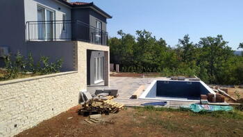 Moderne neue Villa mit Panoramablick und Swimmingpool am Stadtrand von Labin 