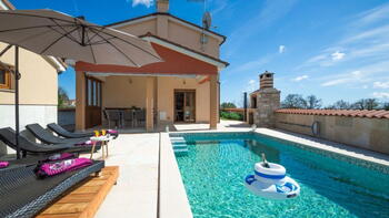 Holiday villa with swimming pool in Marcana! 