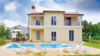 Villa with swimming pool in Labin area 