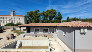 New villa with swimming pool in Divšići, Marčana 
