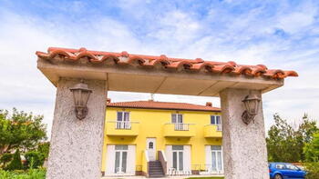 Apart-house with 5 apartments in Umag area, 3 km from the sea 