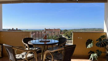 Apartment with a beautiful view of the sea in Novigrad, just 500 meters from the sea 