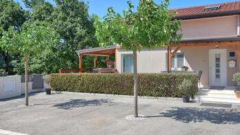 Charming house 1 km from the sea in Porec area 