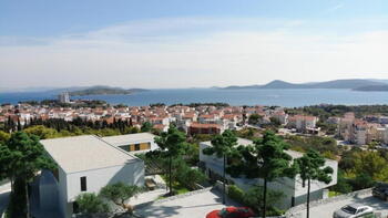 Luxury villa in Vodice with wonderful sea views, just 700 meters from the sea 