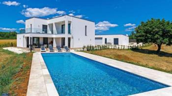 Impressive modern villa in Marčana on more than 2 ha of land! 