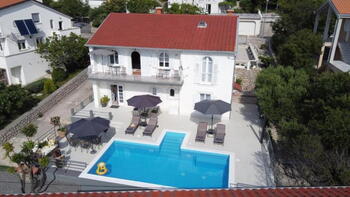 Villa with swimming pool in Klenovica, Novi Vinodolski, just 200 meters from the sea 