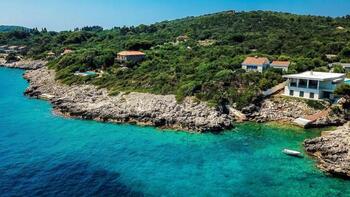 Neue moderne Villa am Meer in der Nähe von Dubrovnik auf einer der Elafiti-Inseln 