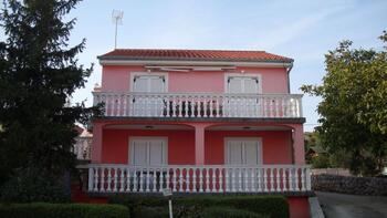 Guest house with 5 apartments for sale in Krk, 700 meters from the sea 