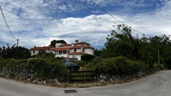 Maison d'hôtes avec 7 appartements à Dobrinj sur la péninsule de Krk 