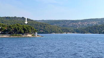 Old house for renovation on the first row to the sea in Sumartin, Brac island 