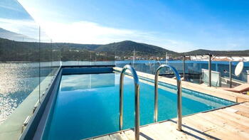 Stylish waterfront villa in a picturesque village between Trogir and Rogoznica 