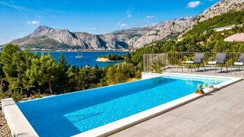 Marvellous new modern villa on Omis riviera just 60 meters from the sea, with swimming pool, sauna, fitness studio and garage 