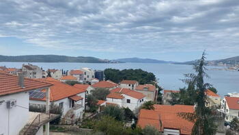 Advantageous house and land plot for sale on Ciovo just 150 meters from the sea 