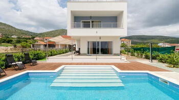 New villa on Ciovo peninsula with swimming pool and Adriatic sea views 