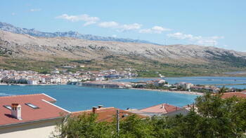 Stunning apart-house on Pag with fascinating sea views 