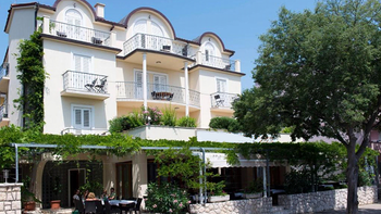 Cosy hotel in Novi Vinodolski just 150 meters from the sea 