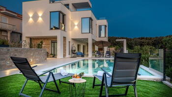Luxury villa on Pag only 50 meters from the sea! 