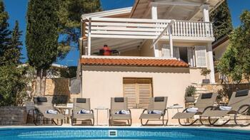 Property with three apartments and pool in Vrboska, Hvar 