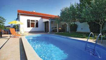 Renovated stone villa with swimming pool in Marcana 