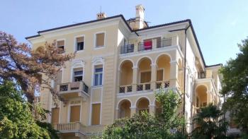 Exclusive apartment in an Art Nouveau villa 50 meters from the sea 