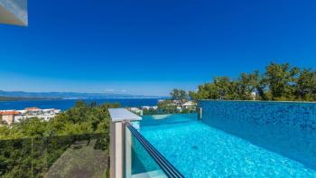 Luxury penthouse with pool and panoramic sea view in Malinska 