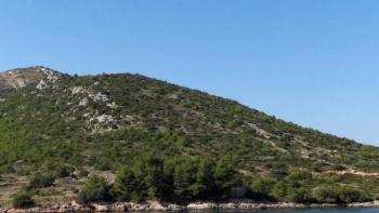 Fantastic T1 land plot on highly demanded island of Hvar, only 50 meters from the sea 