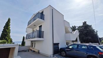 Great tourist property with 8 apartments in Crikvenica, 300 meters from the sea, with swimming pool 