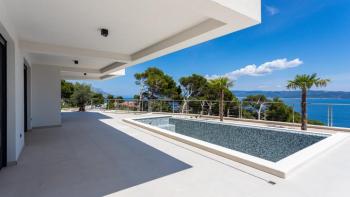 Sensational villa with magnificent sea views in Brela 
