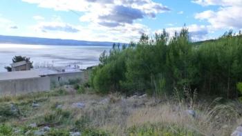 Land plot in Dugi Rat with sea views, close vicinity to Split 