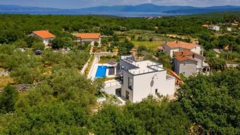 Villa in Bajčići, Krk island, with sea views 