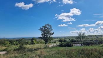 Urban land with sea views in Višnjan, Porec area 